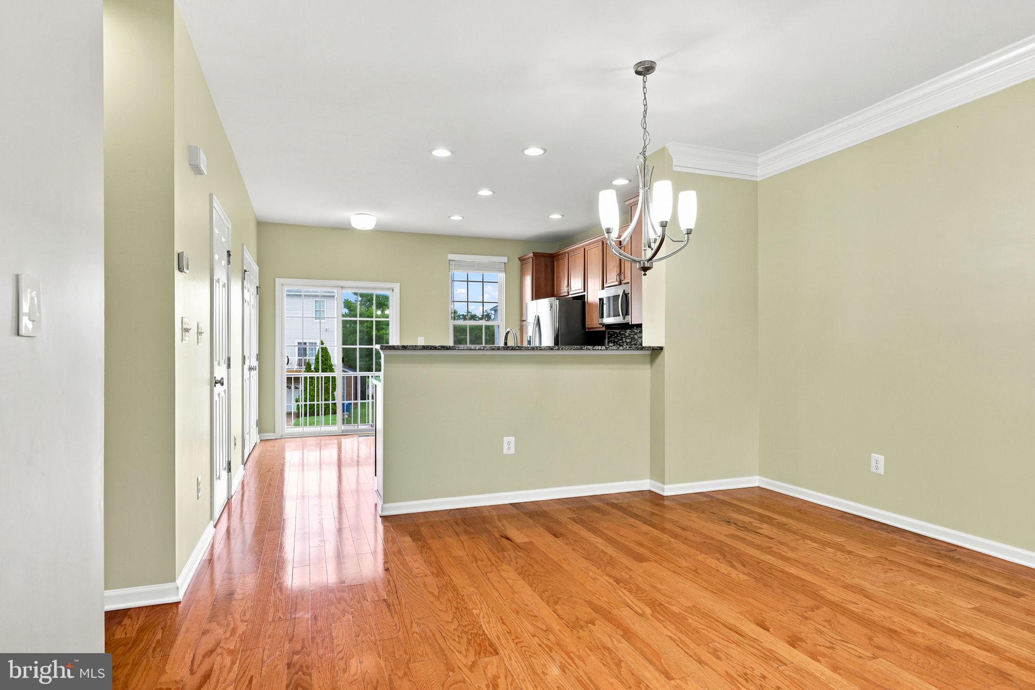 25156 Monteith Terrace Chantilly, VA 20152 - Photo 33 of 72 Bright and airy open living space.