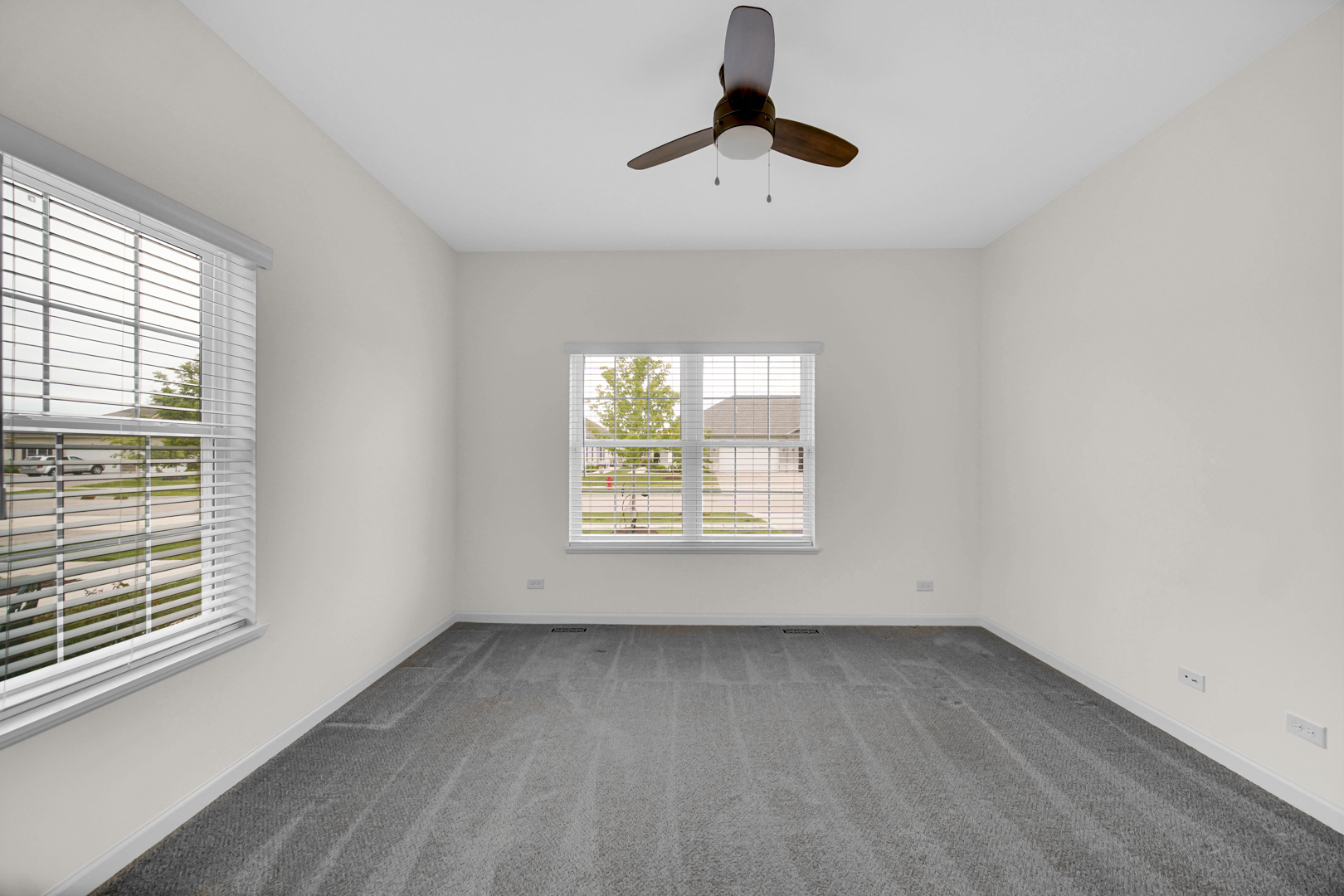 925 Baltimore Street McHenry, IL 60050 - Photo 19 of 27 an empty room with a window