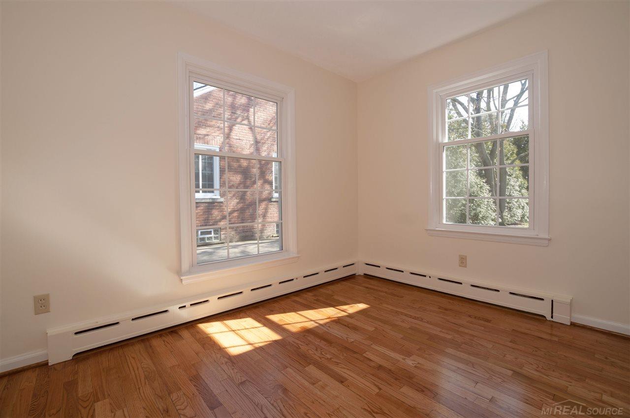 1155 Hampton Road Grosse Pointe, MI 48236 - Photo 17 of 38 31315285-16.JPG