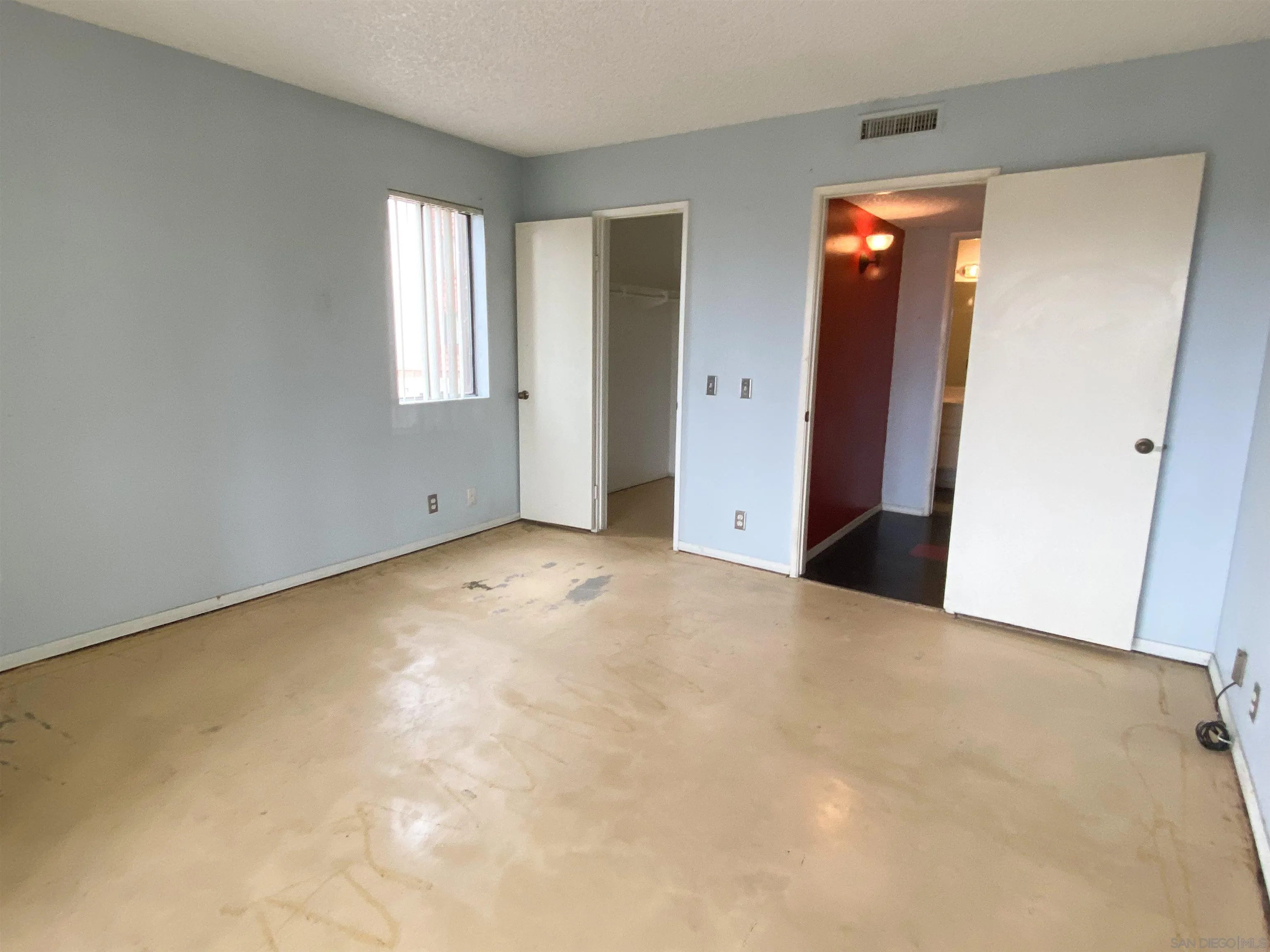 3955 Faircross Place, Unit 45 San Diego, CA 92115 - Photo 4 of 14 an empty room with windows and closet