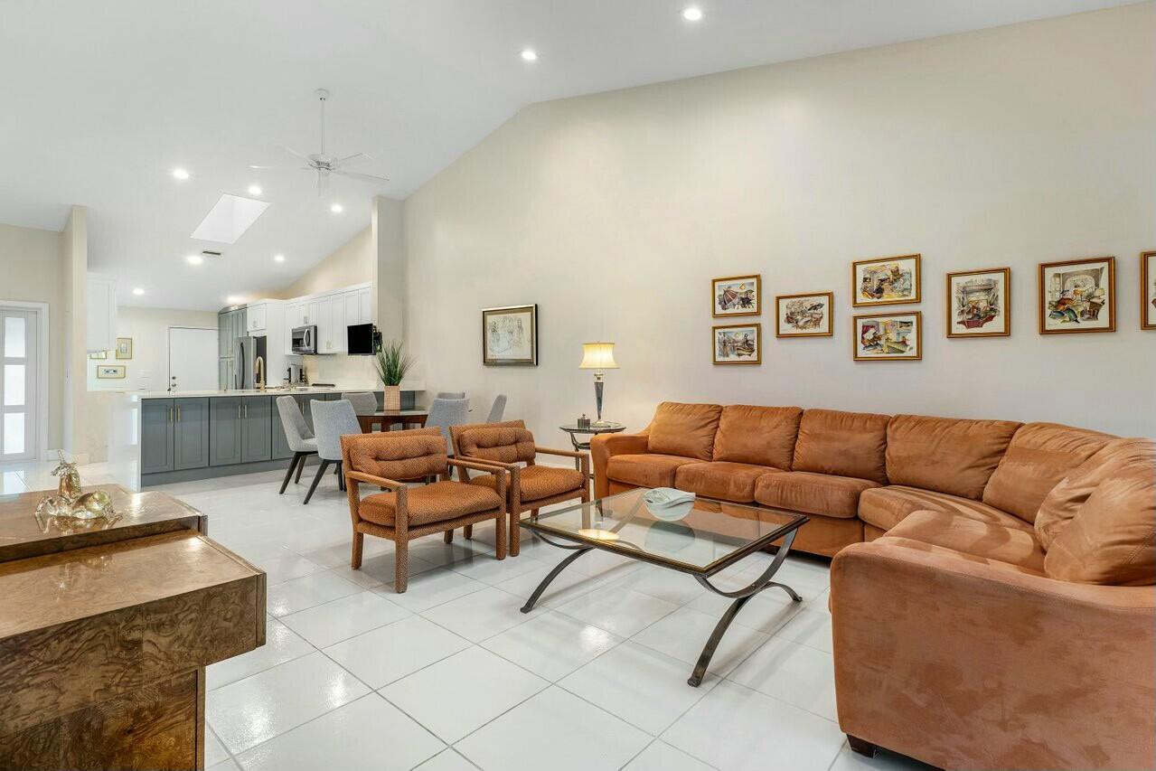 8211 Springlake Drive Boca Raton, FL 33496 - Photo 21 of 49 Living Room