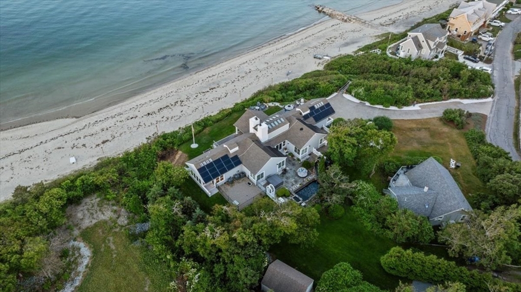 88 Sagamore Road Bourne, MA 02562 - Photo 4 of 42