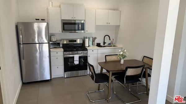 $3,999 | 1812 1/2 Navy Street, Venice, CA 90291