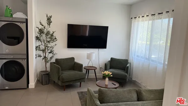$3,999 | 1812 1/2 Navy Street, Venice, CA 90291