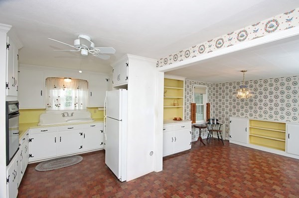 1446 Wilbraham Road Springfield, MA 01119 - Photo 20 of 37 Gallery Image 20