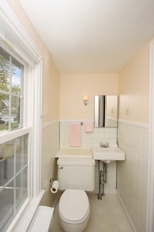 1446 Wilbraham Road Springfield, MA 01119 - Photo 25 of 37 Gallery Image 25