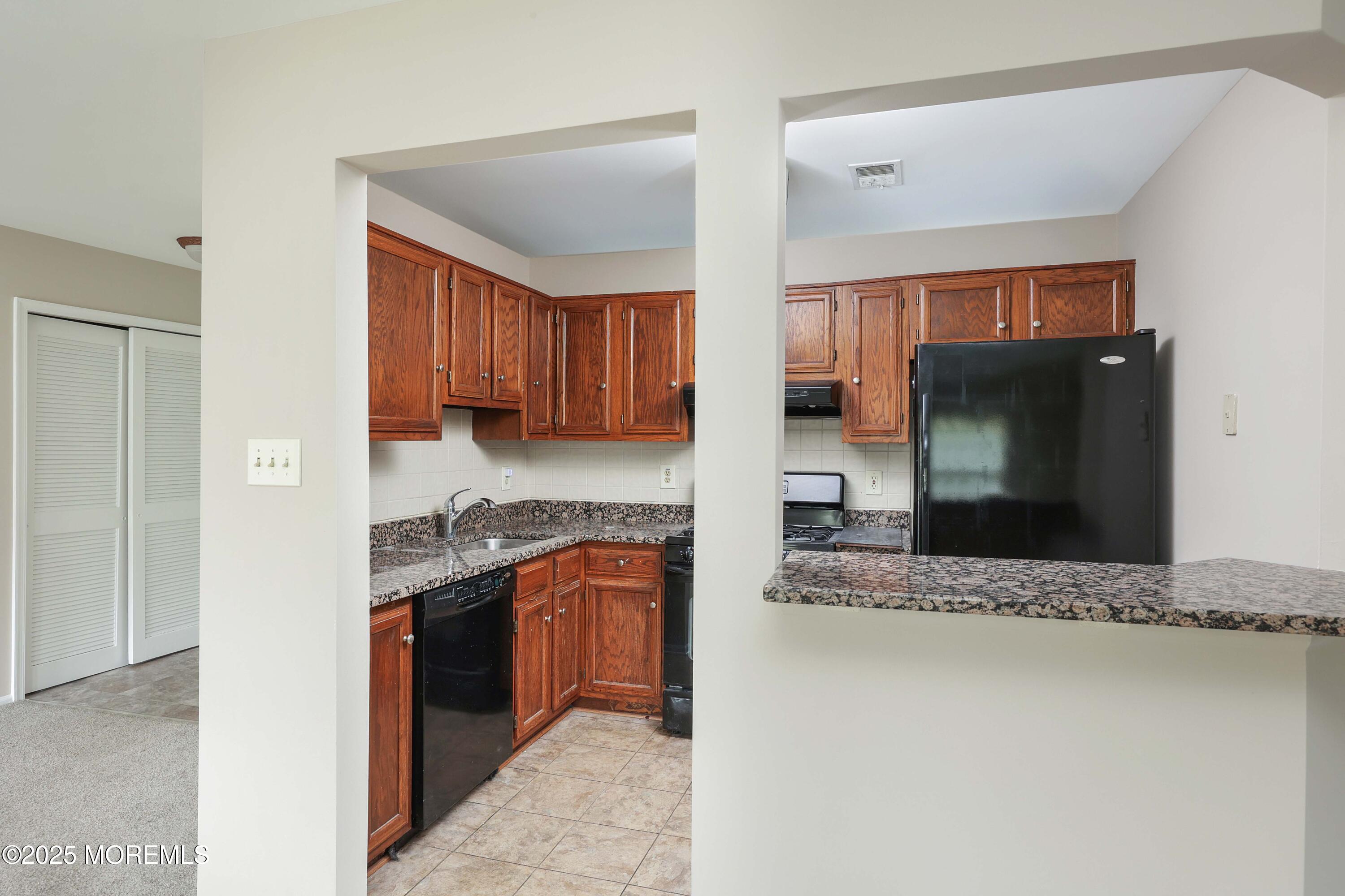 404 Brookview Court Howell, NJ 07731 - Photo 8 of 21 758A8910