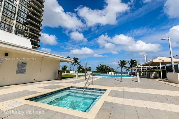 $2,750 | 600 Northeast 36th Street, Unit 814, Miami, FL 33137