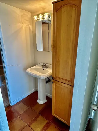 $2,750 | 600 Northeast 36th Street, Unit 814, Miami, FL 33137