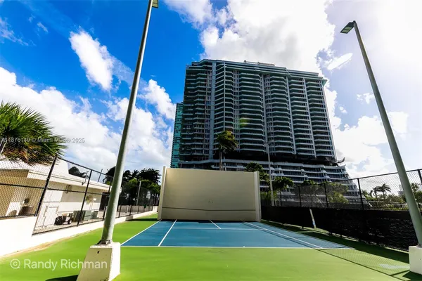$2,750 | 600 Northeast 36th Street, Unit 814, Miami, FL 33137