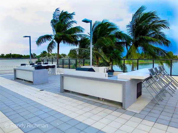 $2,750 | 600 Northeast 36th Street, Unit 814, Miami, FL 33137