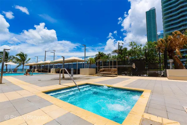 $2,750 | 600 Northeast 36th Street, Unit 814, Miami, FL 33137