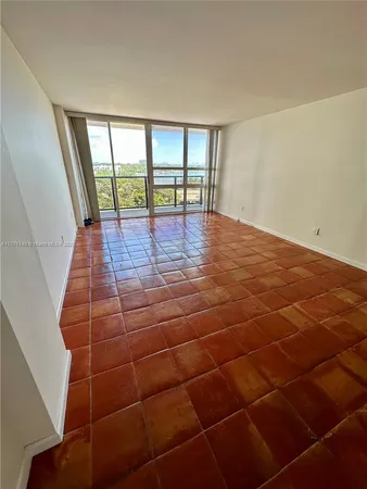 $2,750 | 600 Northeast 36th Street, Unit 814, Miami, FL 33137