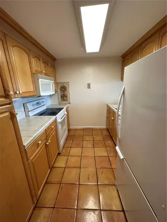 $2,750 | 600 Northeast 36th Street, Unit 814, Miami, FL 33137