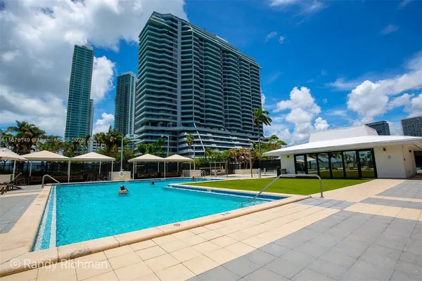 $2,750 | 600 Northeast 36th Street, Unit 814, Miami, FL 33137