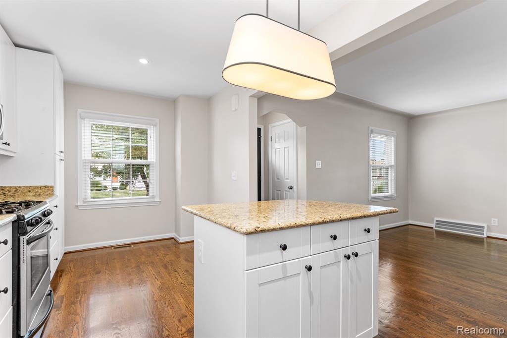 2756 Cumberland Road Berkley, MI 48072 - Photo 6 of 31 Gallery Image 6
