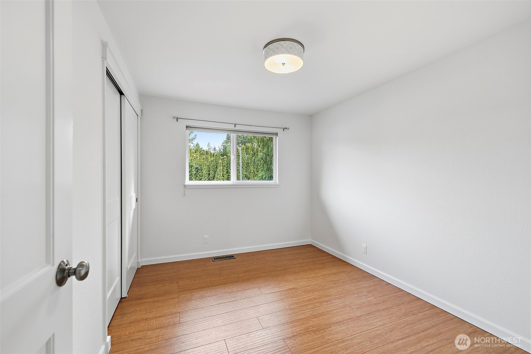 927 217th Street Southwest Bothell, WA 98021 - Photo 14 of 33 an empty room with a window