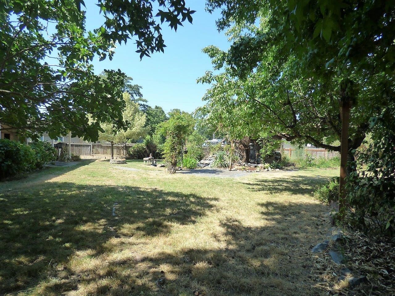 822 West Harbeck Road Grants Pass, OR 97527 - Photo 8 of 40 Backyard is huge - Southern Oregon Home