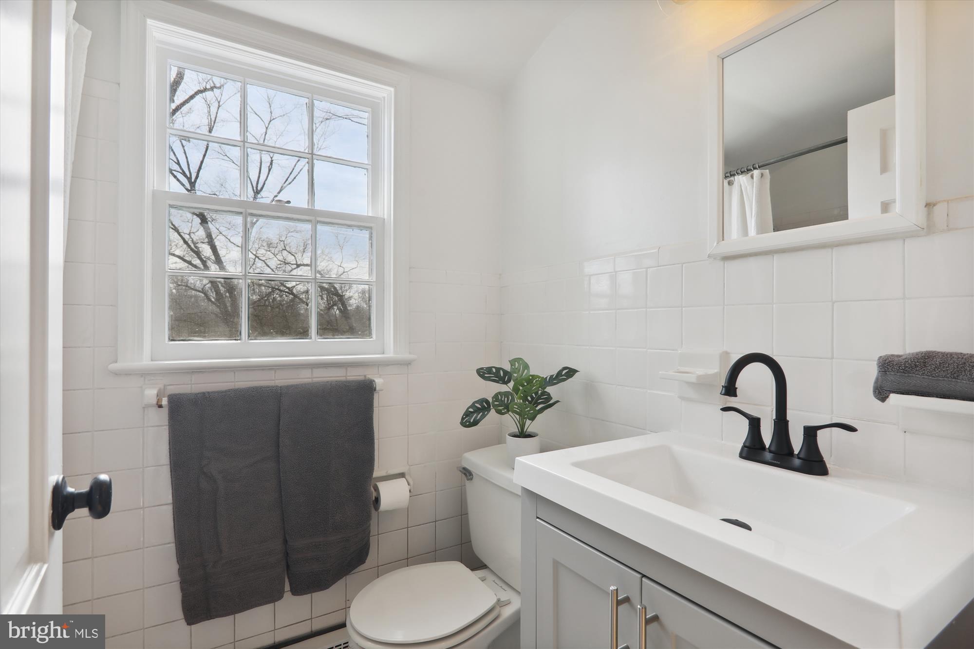 10601 Shady Circle Silver Spring, MD 20903 - Photo 24 of 36 Upper level Bathroom