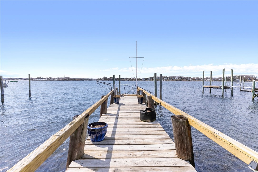 1597 Main Road Tiverton, RI 02878 - Photo 6 of 42