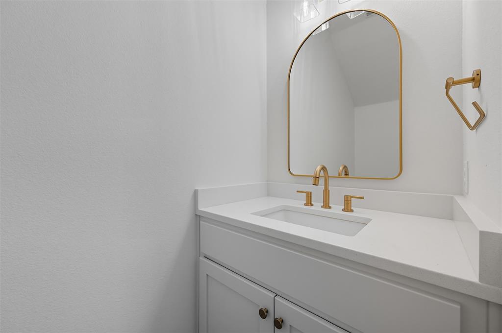 100 Cardinal Wds Granbury, TX 76049 - Photo 29 of 36 Bathroom with vanity