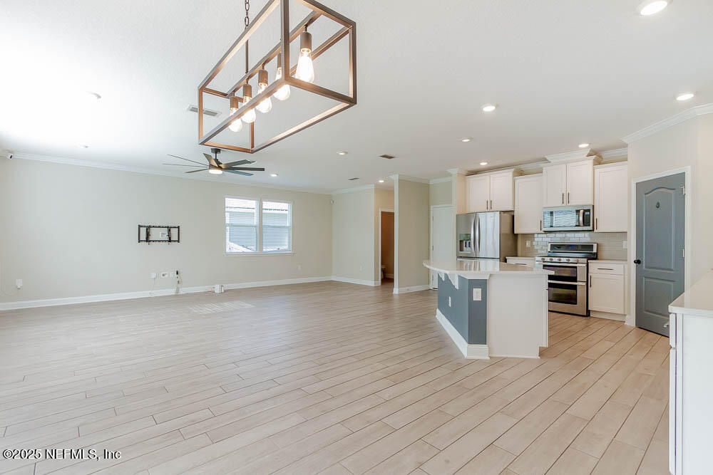 258 Thistleton Way Street St. Augustine, FL 32092 - Photo 5 of 39 Dining/Kitchen