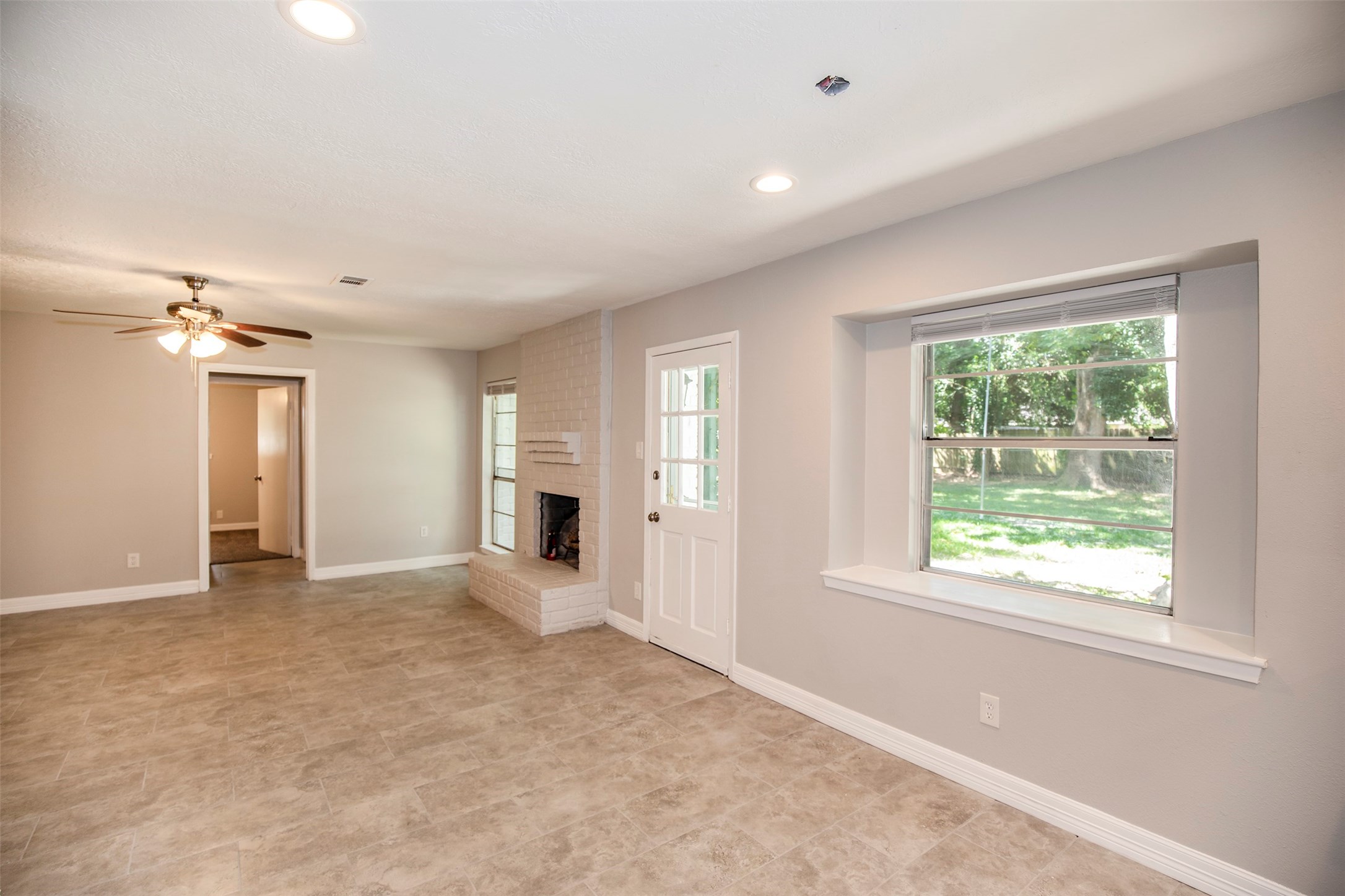 802 Wavecrest Lane Houston, TX 77062 - Photo 11 of 32 The dining area has easy access to the backyard.