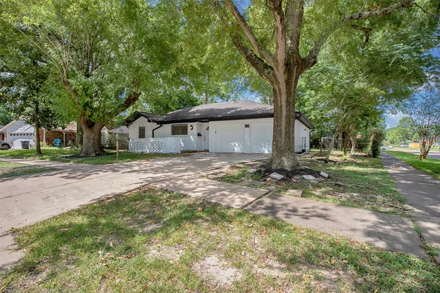 $2,250 | 802 Wavecrest Lane, Houston, TX 77062