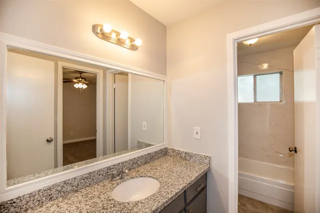 $2,250 | 802 Wavecrest Lane, Houston, TX 77062