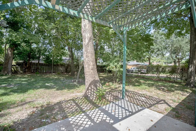 $2,250 | 802 Wavecrest Lane, Houston, TX 77062