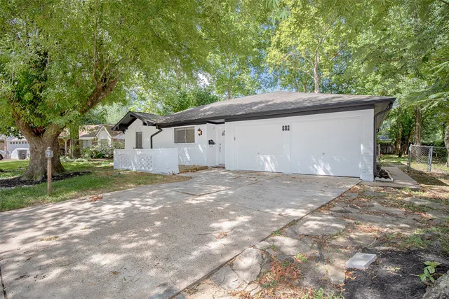 $2,250 | 802 Wavecrest Lane, Houston, TX 77062