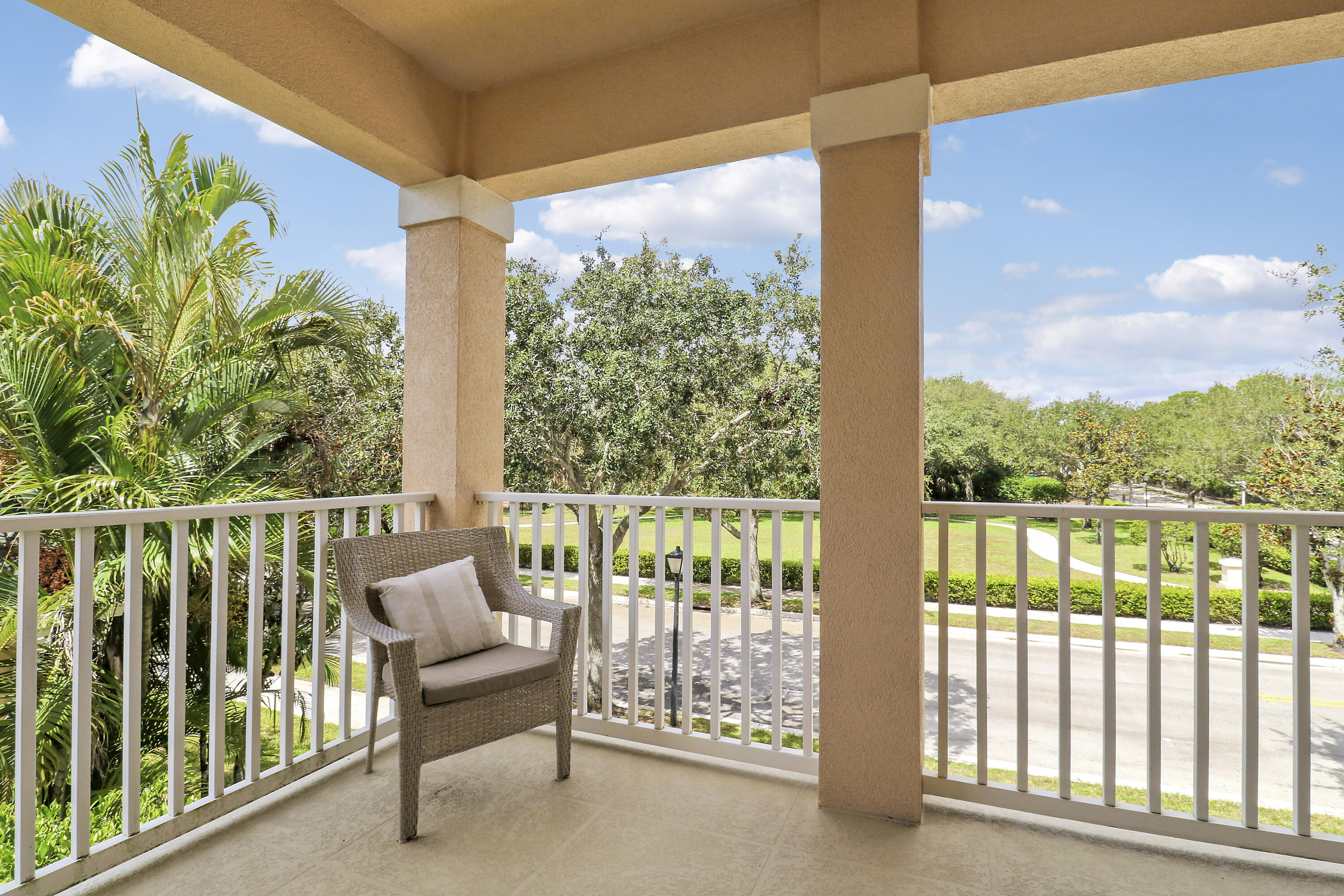 131 Rockingham Road Jupiter, FL 33458 - Photo 32 of 40 a view of a balcony with lake view