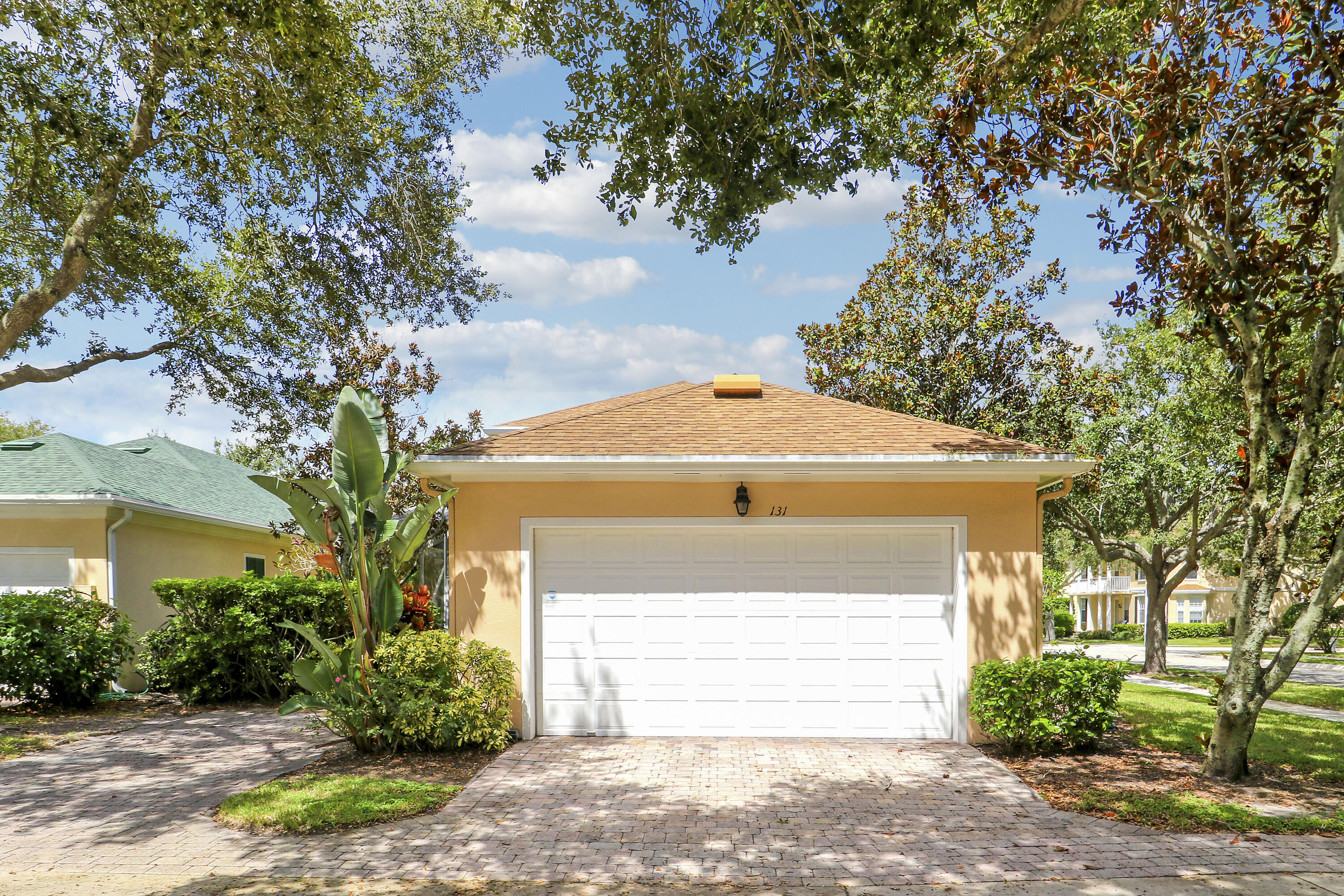 131 Rockingham Road Jupiter, FL 33458 - Photo 38 of 40 a front view of house with garden