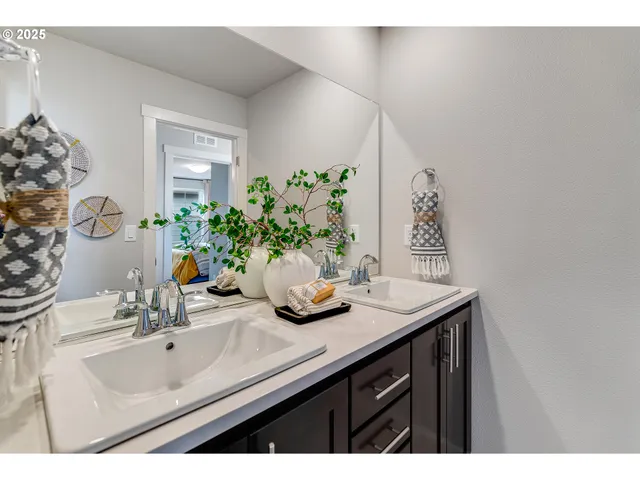 $447,900 | 1083 Legacy Street, Eugene, OR 97402