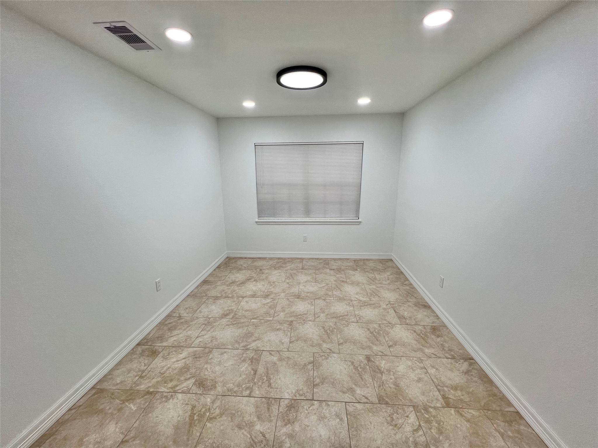 5 Colony Drive Angleton, TX 77515 - Photo 22 of 34 an empty room with a window