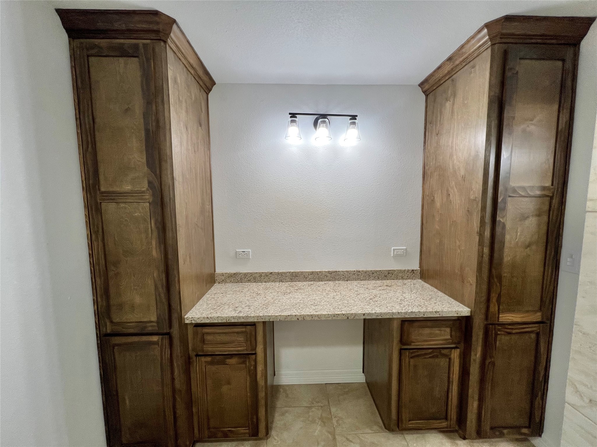 5 Colony Drive Angleton, TX 77515 - Photo 9 of 34 a view of dinning room and front door