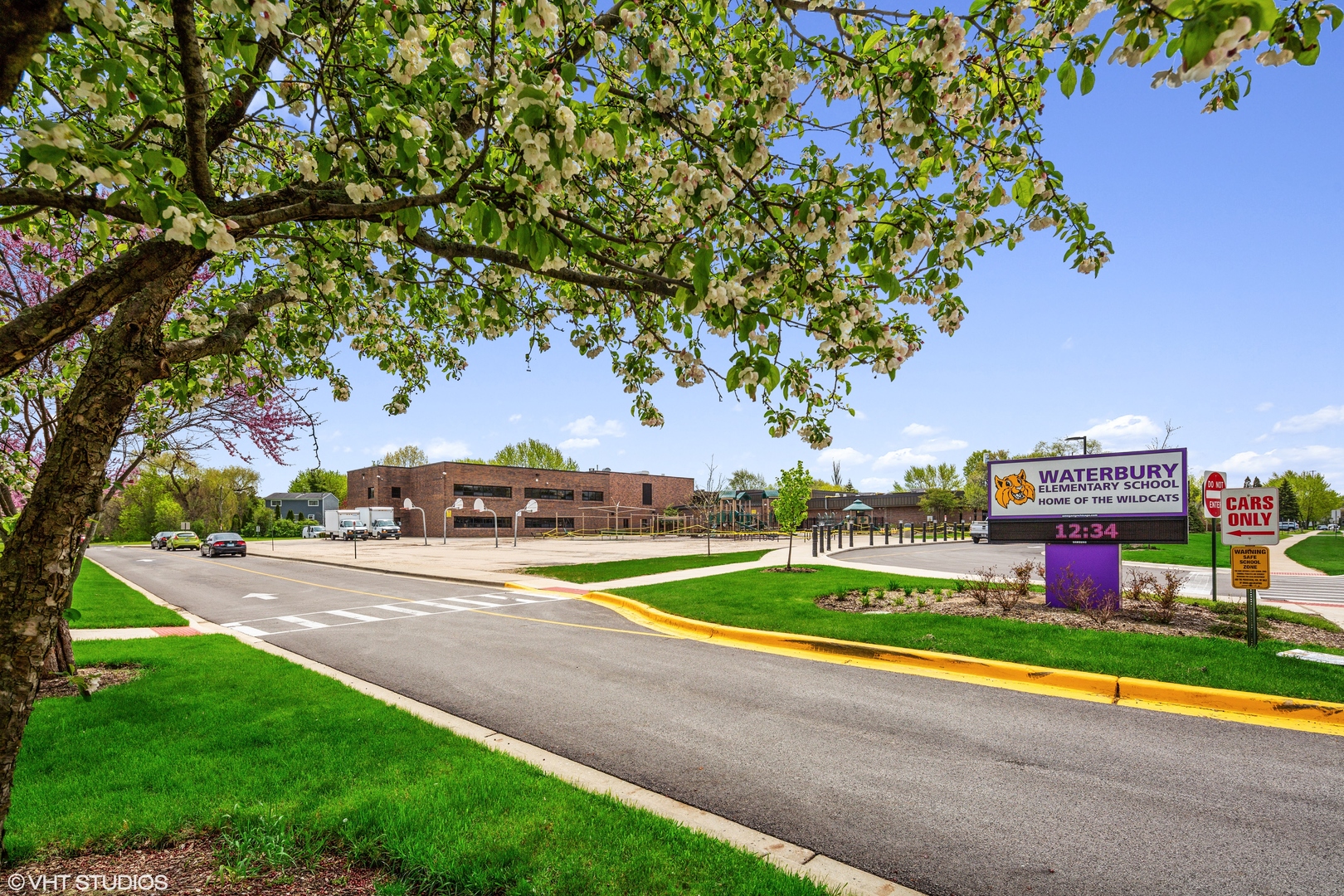 314 Rodenburg Road Roselle, IL 60172 - Photo 13 of 13 a view of a park with large trees