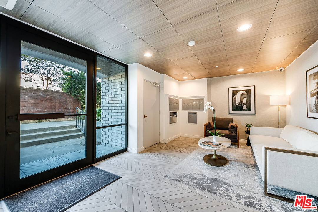 647 Wilcox Avenue, Unit 3G Los Angeles, CA 90004 - Photo 4 of 29