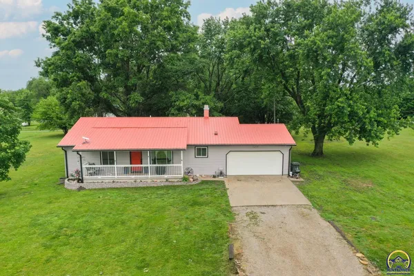 $299,950 | 3373 Parkview Drive, Vassar, KS 66543
