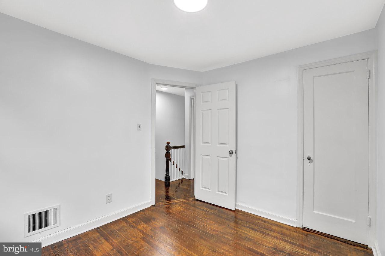 331 Oakland Street Ewing, NJ 08618 - Photo 15 of 21 a view of an empty room