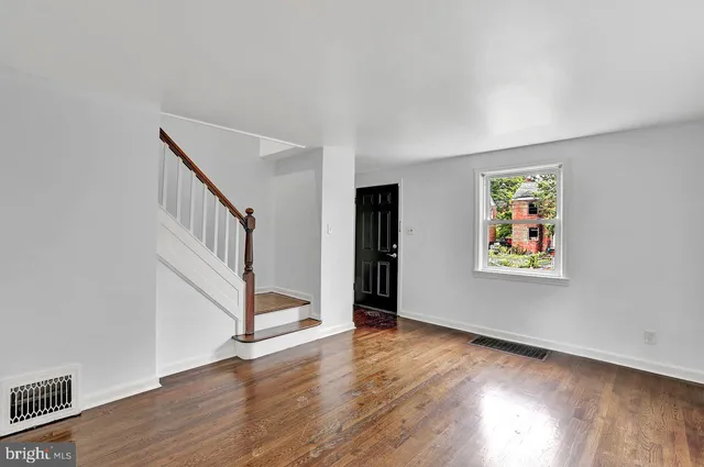 $2,000 | 331 Oakland Street, Ewing, NJ 08618