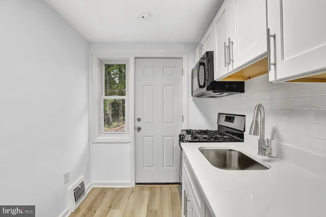 $2,000 | 331 Oakland Street, Ewing, NJ 08618