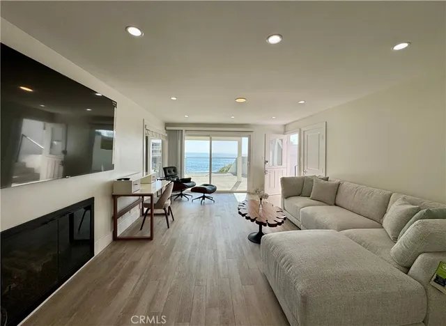 $7,995 | 827 Cliff Drive, Laguna Beach, CA 92651