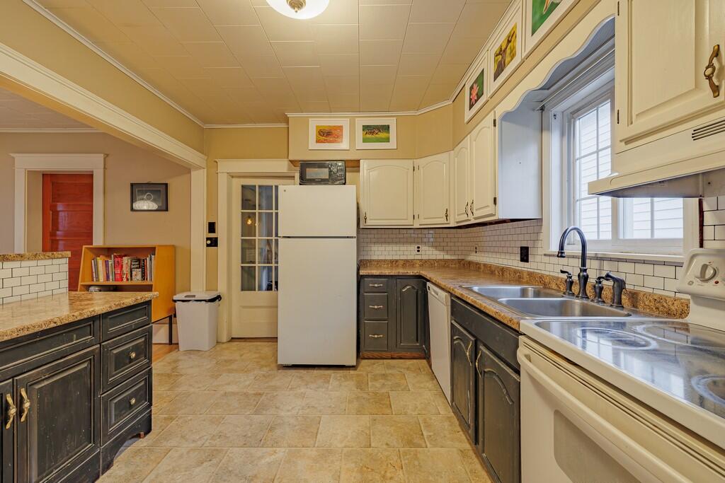 346 Penobscot Avenue Millinocket, ME 04462 - Photo 10 of 55 20260421_29