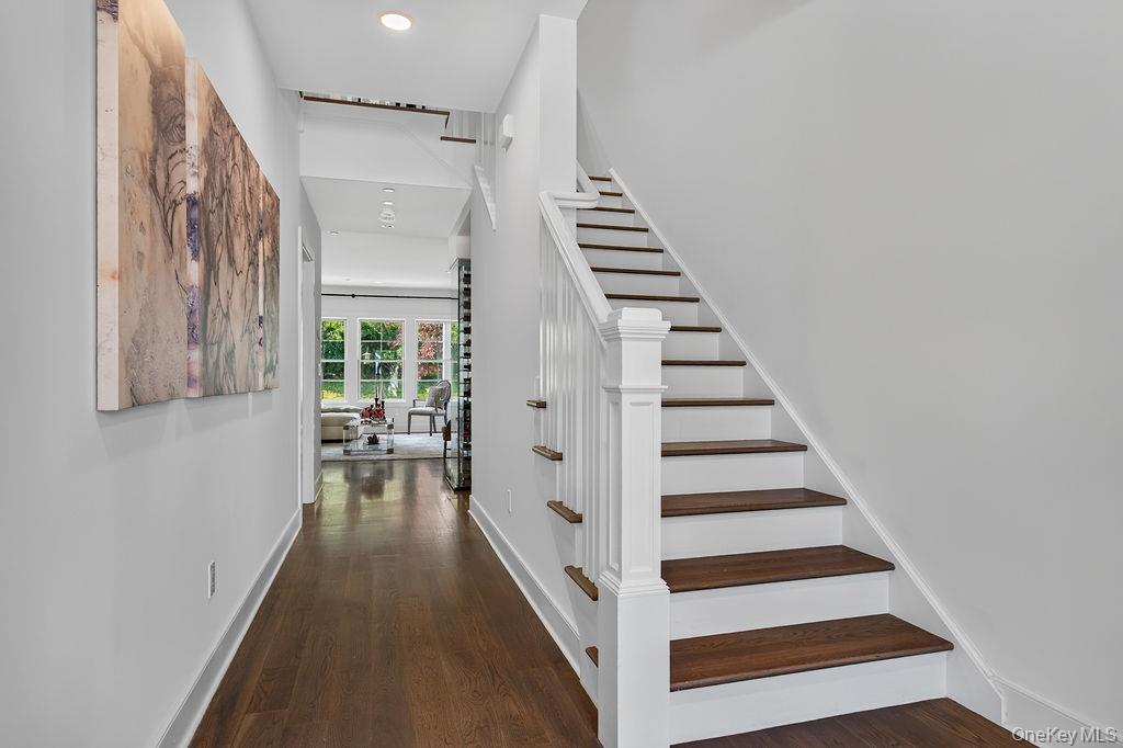 23 Honeysuckle Lane Rye Brook, NY 10573 - Photo 8 of 50