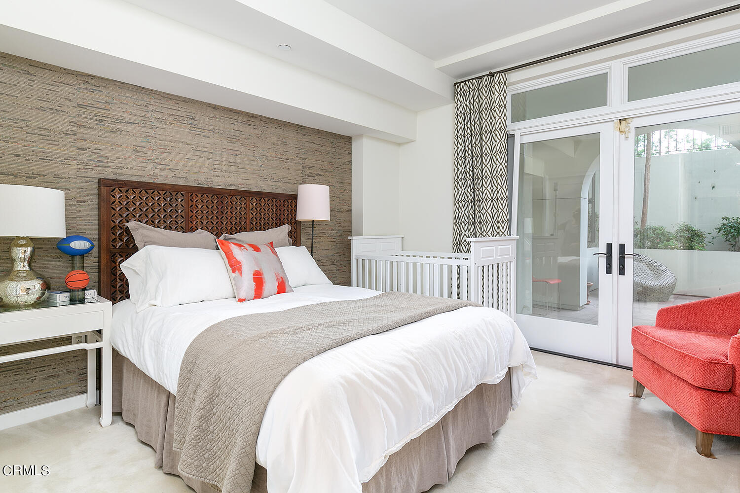 920 Granite Drive, Unit 103 Pasadena, CA 91101 - Photo 17 of 33 a bedroom with a bed and a couch