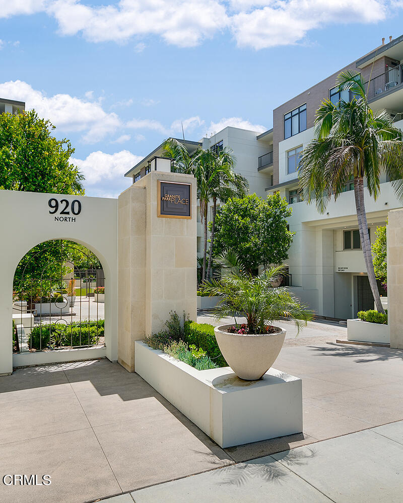 920 Granite Drive, Unit 103 Pasadena, CA 91101 - Photo 2 of 33 a view of a patio with couches and a potted plant