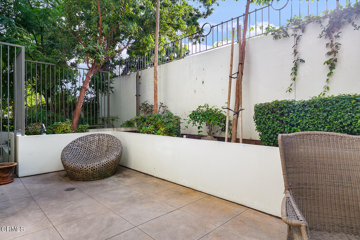 920 Granite Drive, Unit 103 Pasadena, CA 91101 - Photo 23 of 33 a view of outdoor space and yard