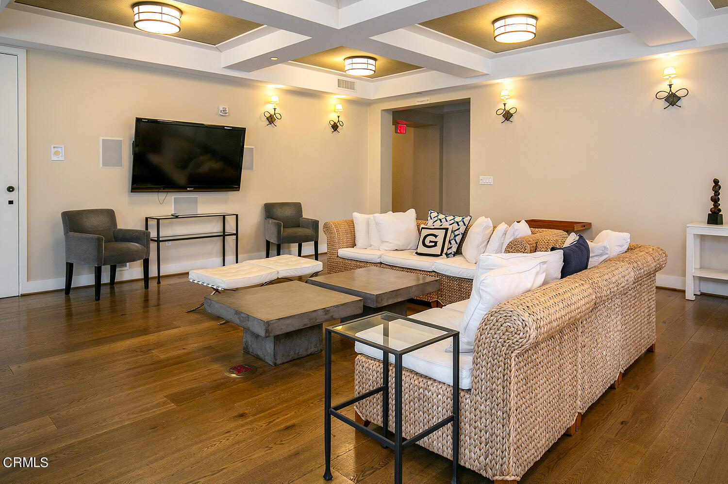 920 Granite Drive, Unit 103 Pasadena, CA 91101 - Photo 25 of 33 a living room with furniture and a flat screen tv