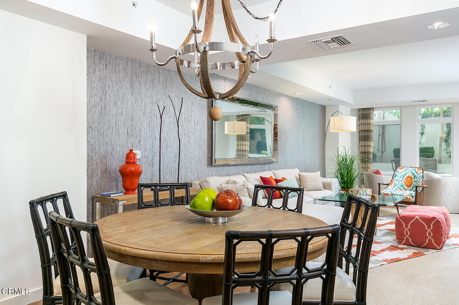 920 Granite Drive, Unit 103 Pasadena, CA 91101 - Photo 4 of 33 a dining room with furniture and window
